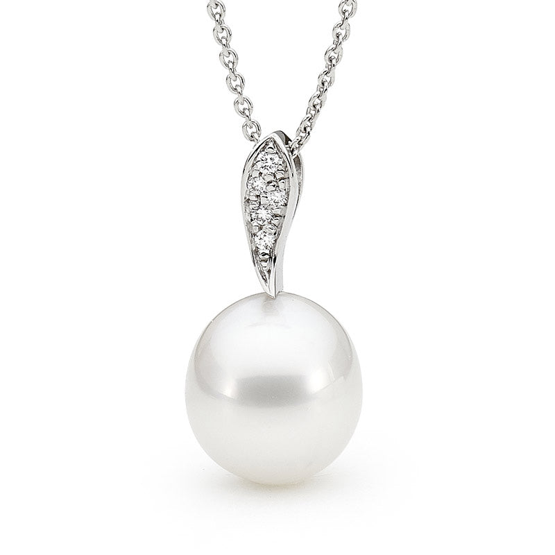 18ct White Gold Diamond & Pearl Pendant