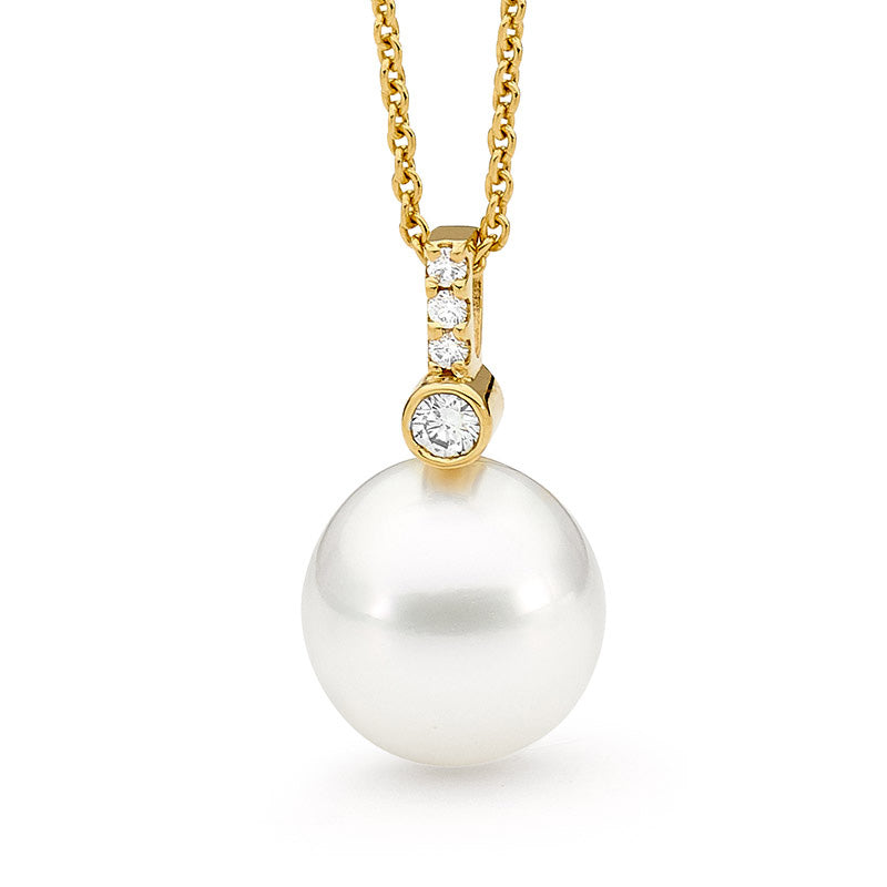 18ct Yellow Gold Diamond & Pearl Pendant