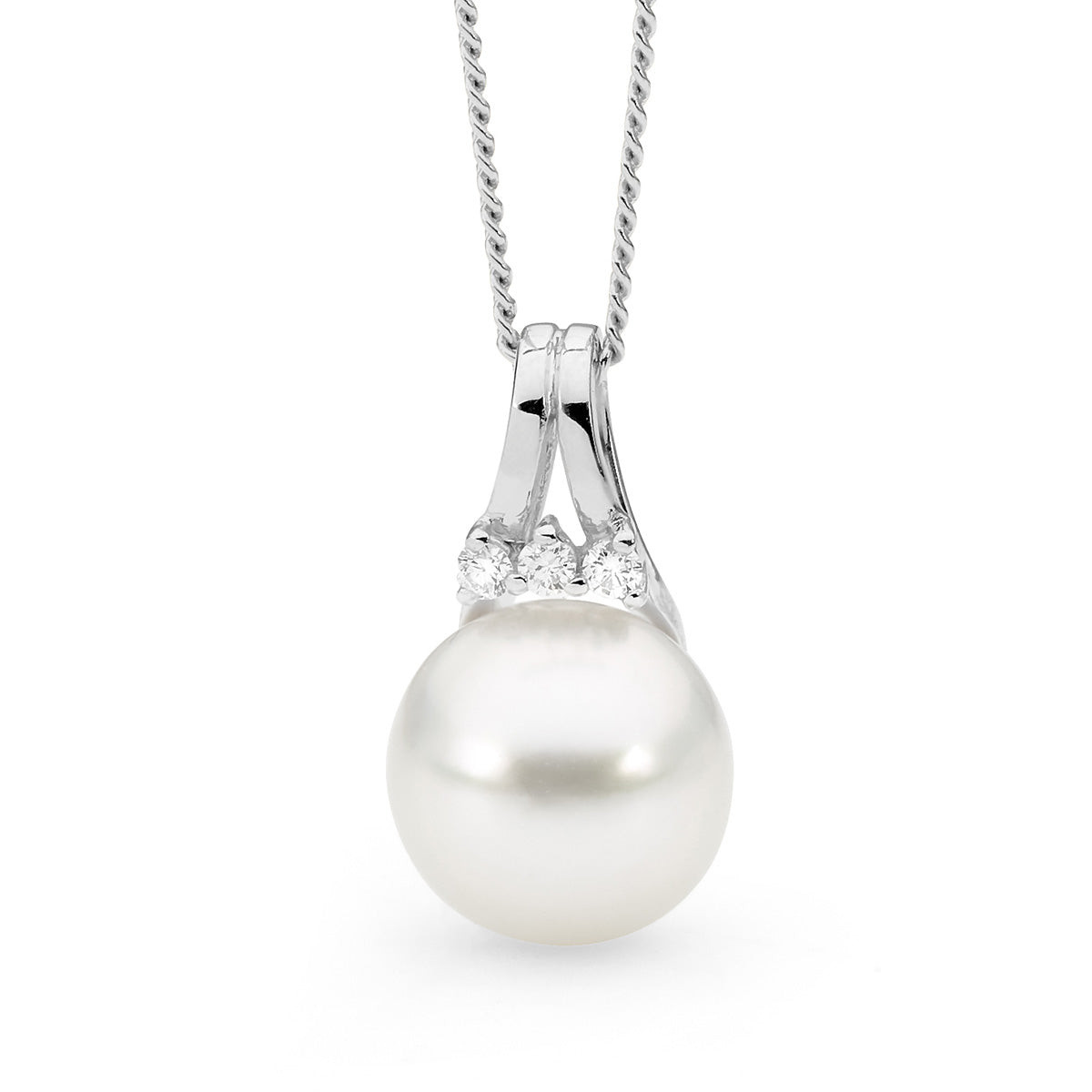 18ct White Gold Diamond & Pearl Pendant