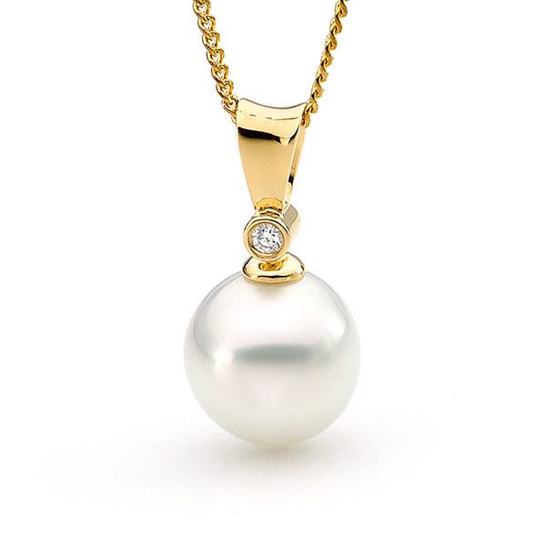 18ct Yellow Gold Diamond & Pearl Pendant