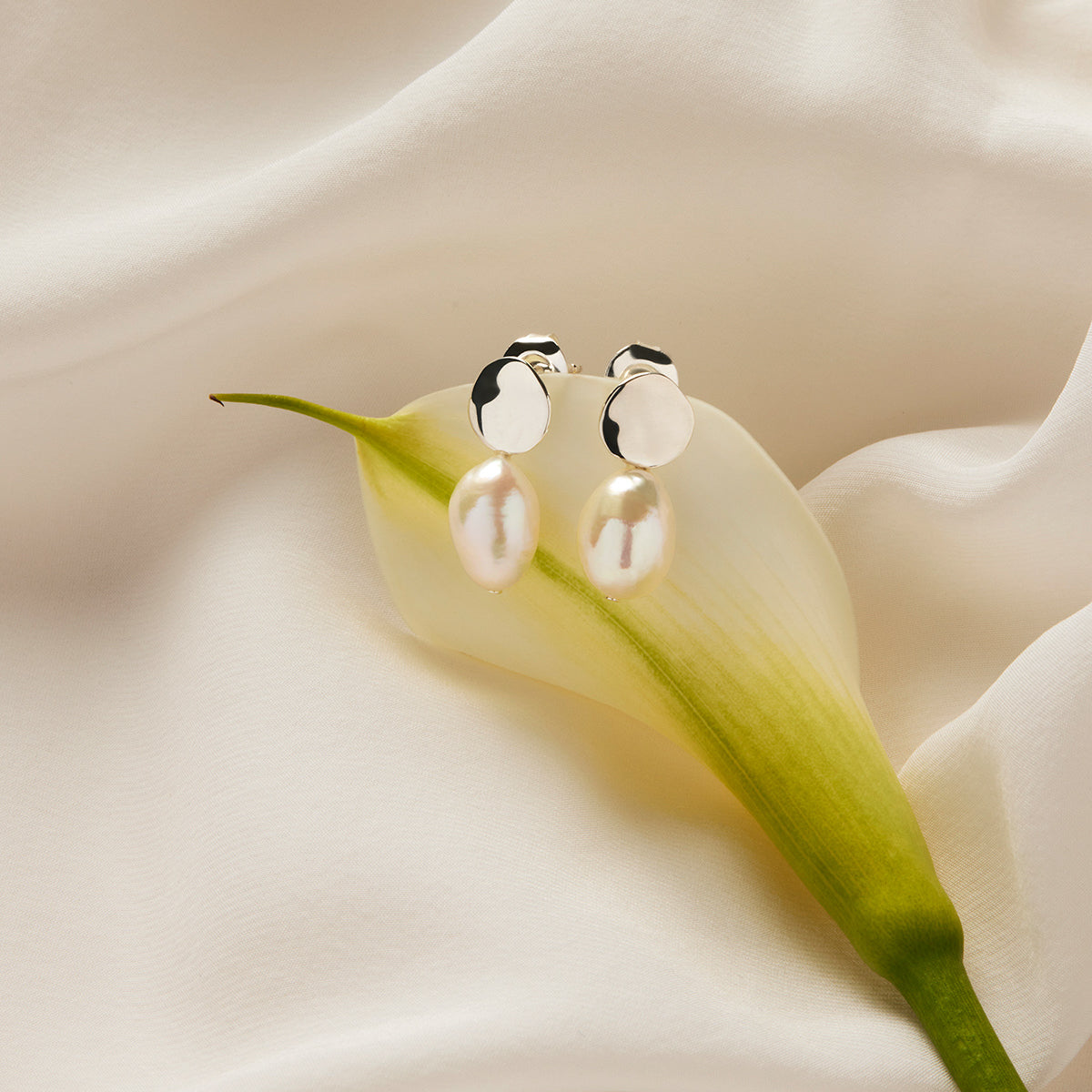 NAJO Renaissance Silver Pearl Earrings